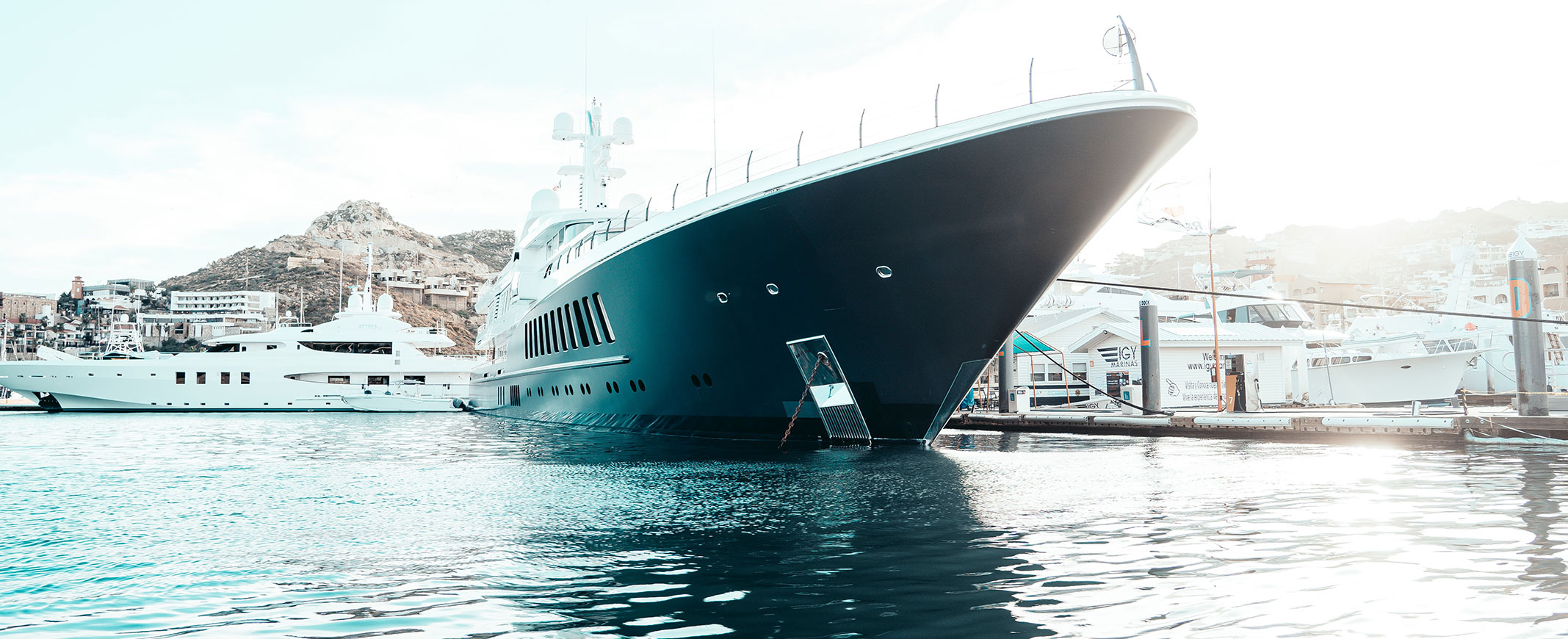 superyacht-at-port-yacht-services-usa-kitson-yachts